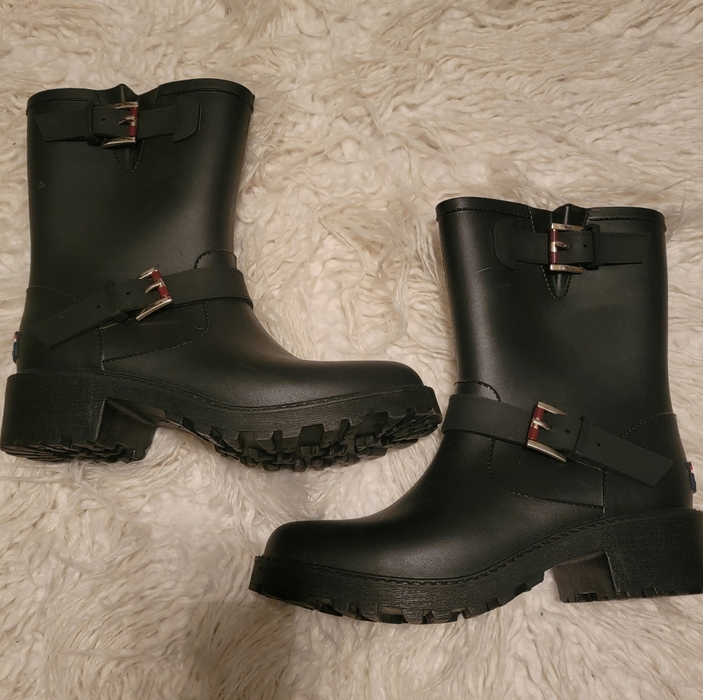 Rain Boots Size 8